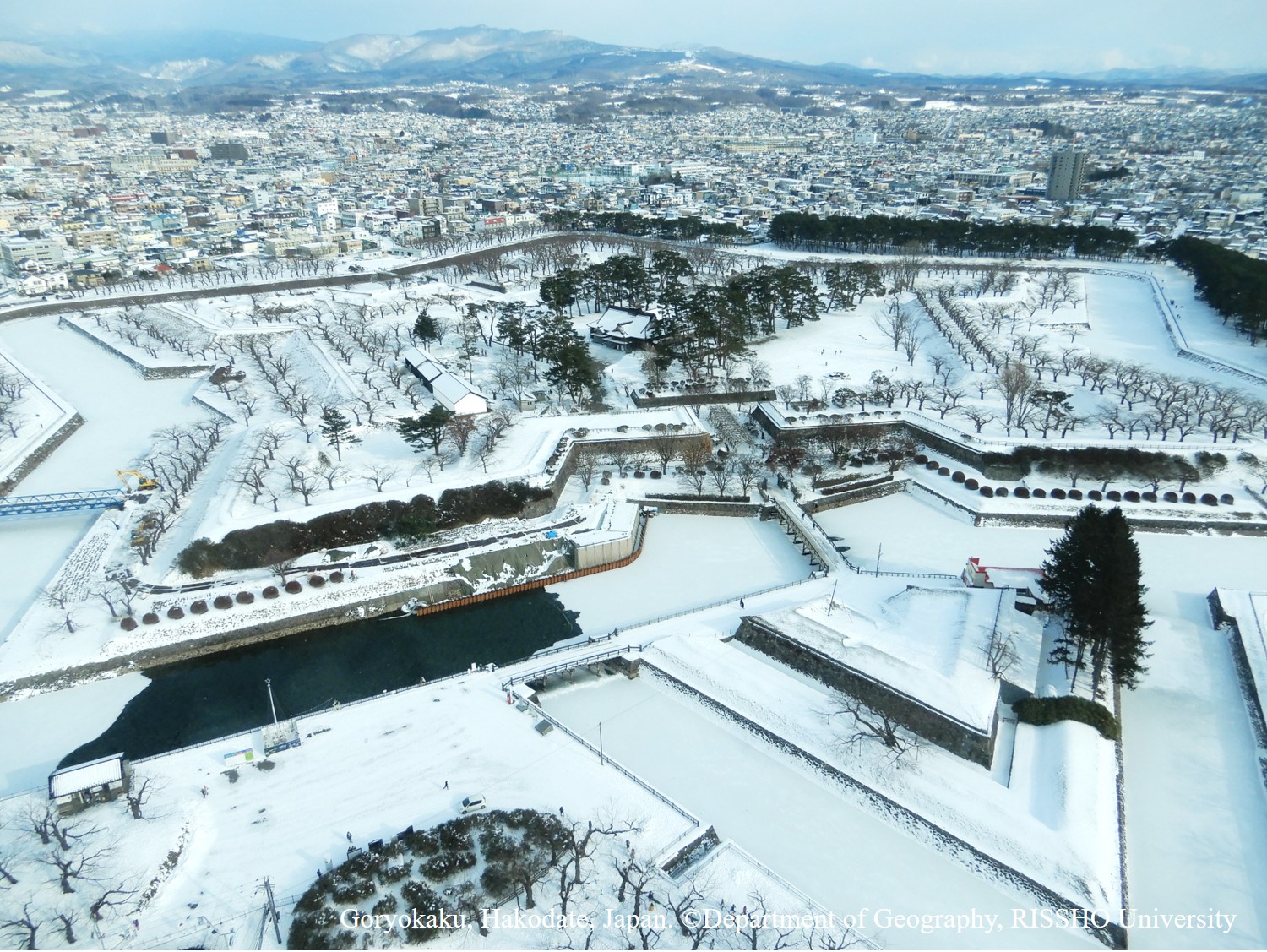 雪舞う五稜郭―文化の接触と融合